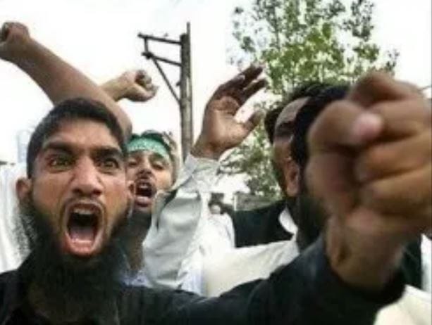 UK: Epsom Gang Rape in Church Grounds